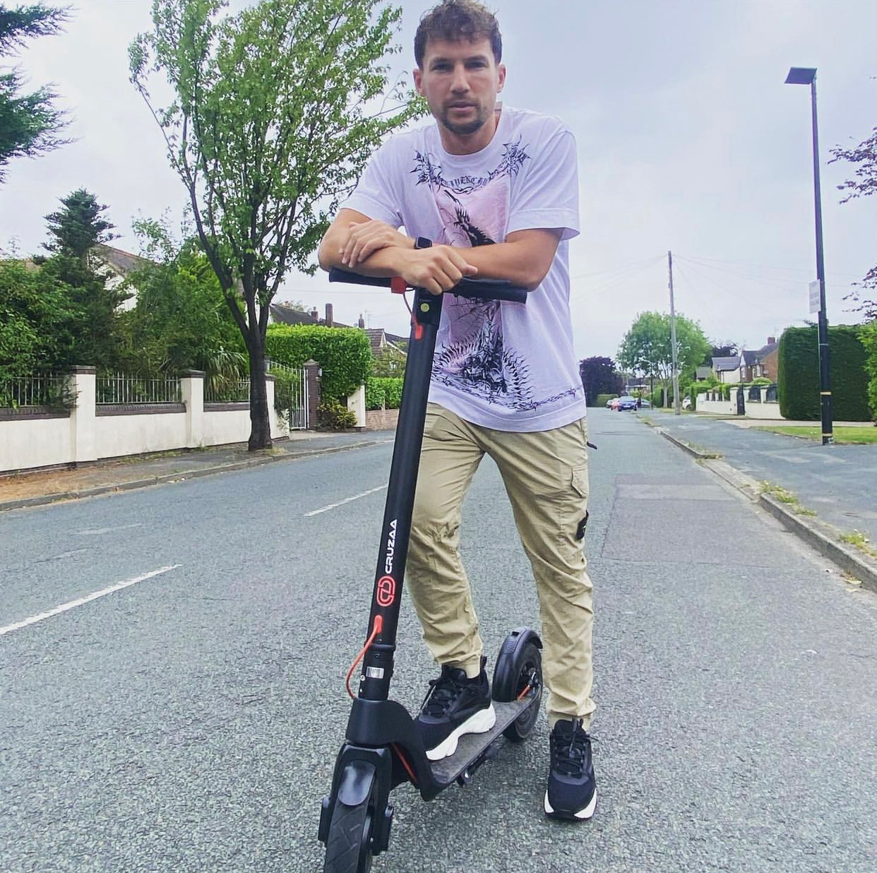 The Official Cruzaa Commuta E-Scooter 45km Range - 25kmh Top Speed - ships from Germany